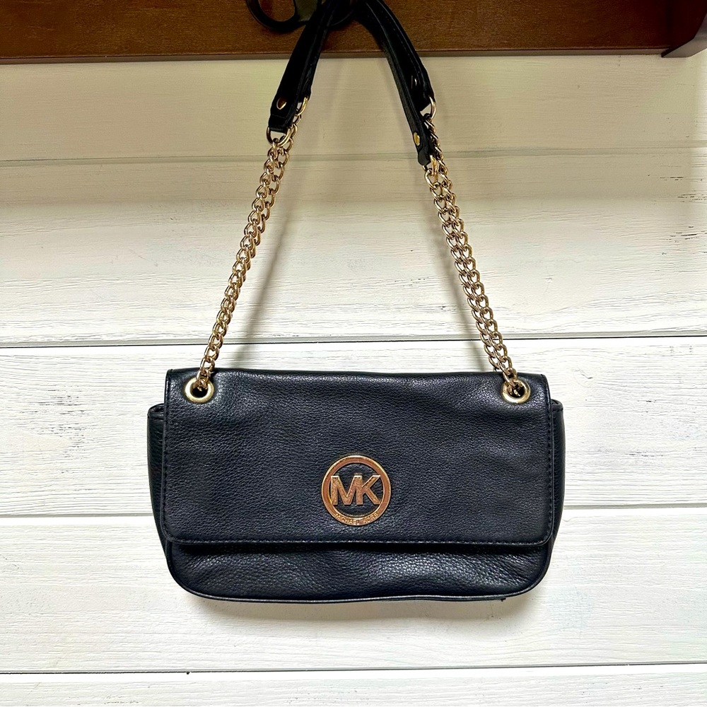 MICHAEL KORS black pebbled shoulder bag